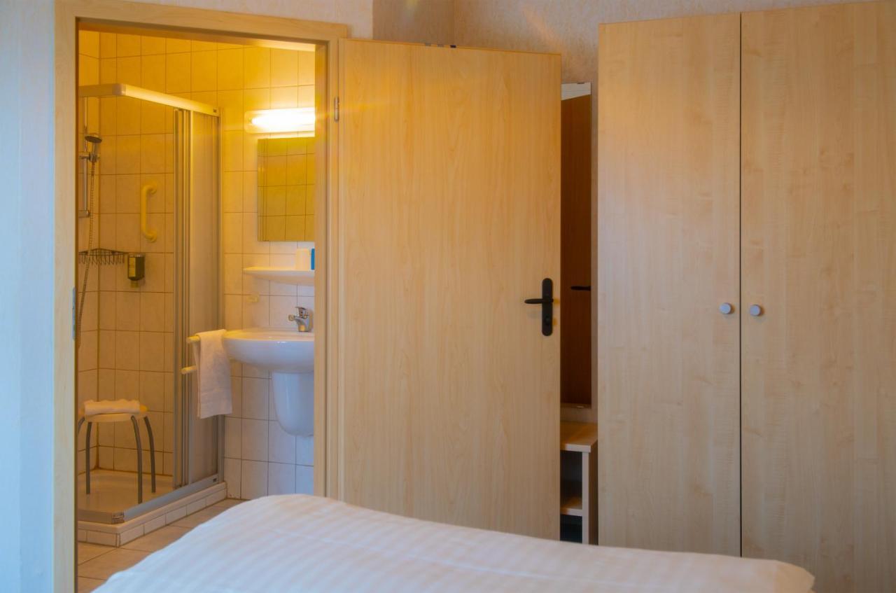 Christliche Gaestehaeuser Weinstrasse Neustadt an der Weinstraße エクステリア 写真