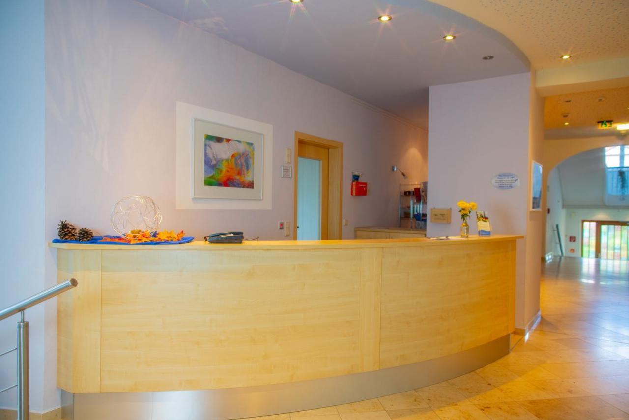Christliche Gaestehaeuser Weinstrasse Neustadt an der Weinstraße エクステリア 写真