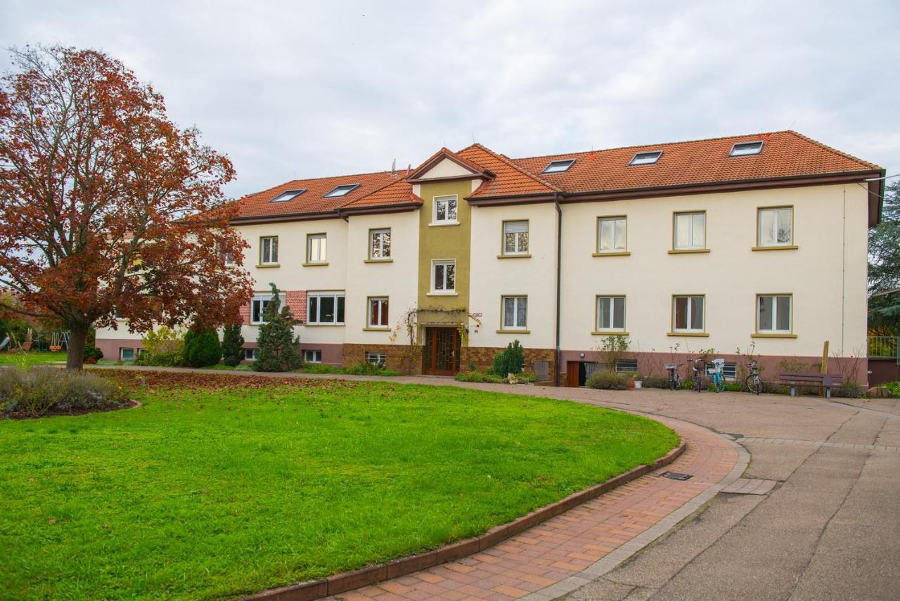 Christliche Gaestehaeuser Weinstrasse Neustadt an der Weinstraße エクステリア 写真
