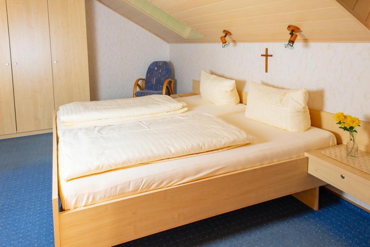 Christliche Gaestehaeuser Weinstrasse Neustadt an der Weinstraße エクステリア 写真
