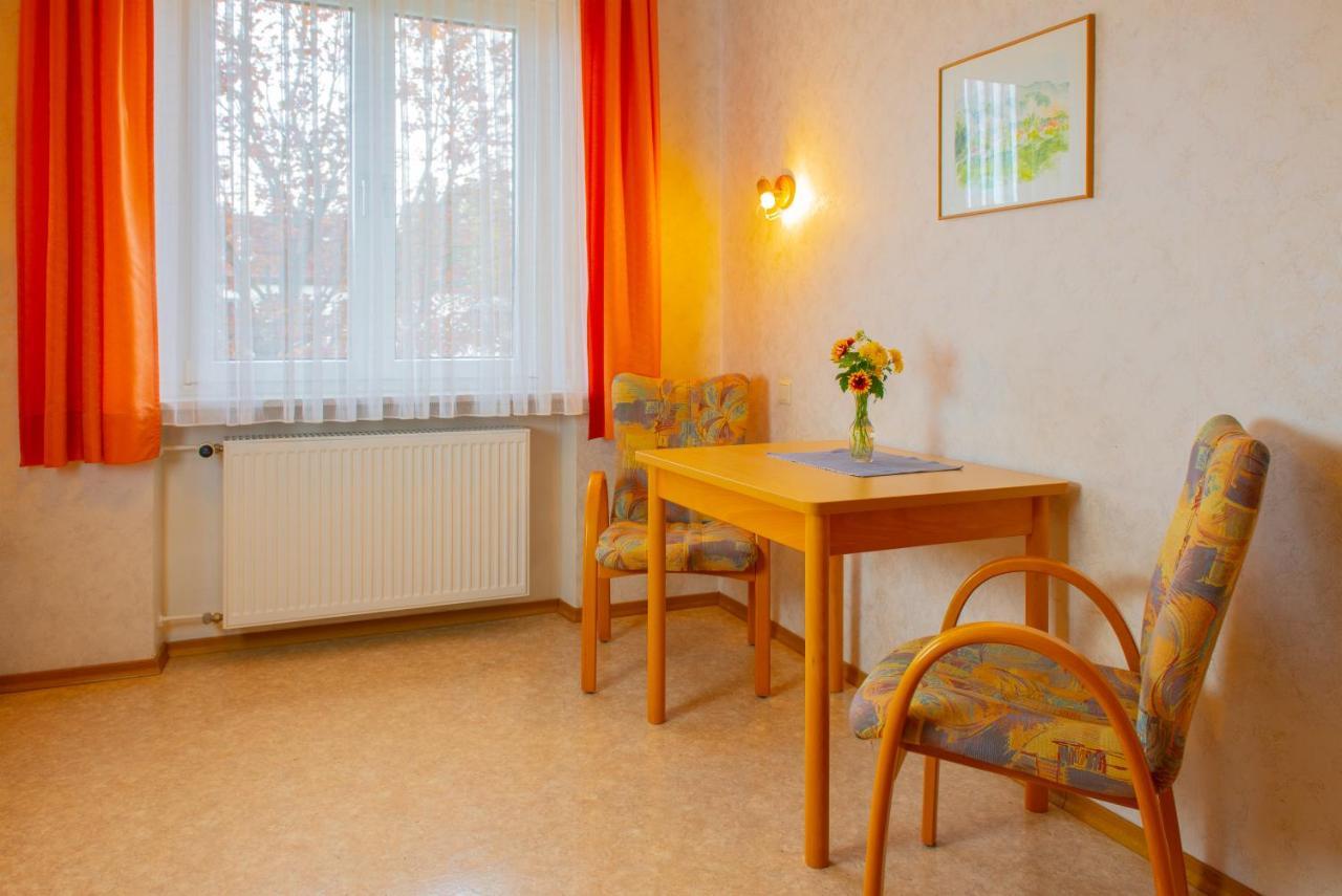 Christliche Gaestehaeuser Weinstrasse Neustadt an der Weinstraße エクステリア 写真